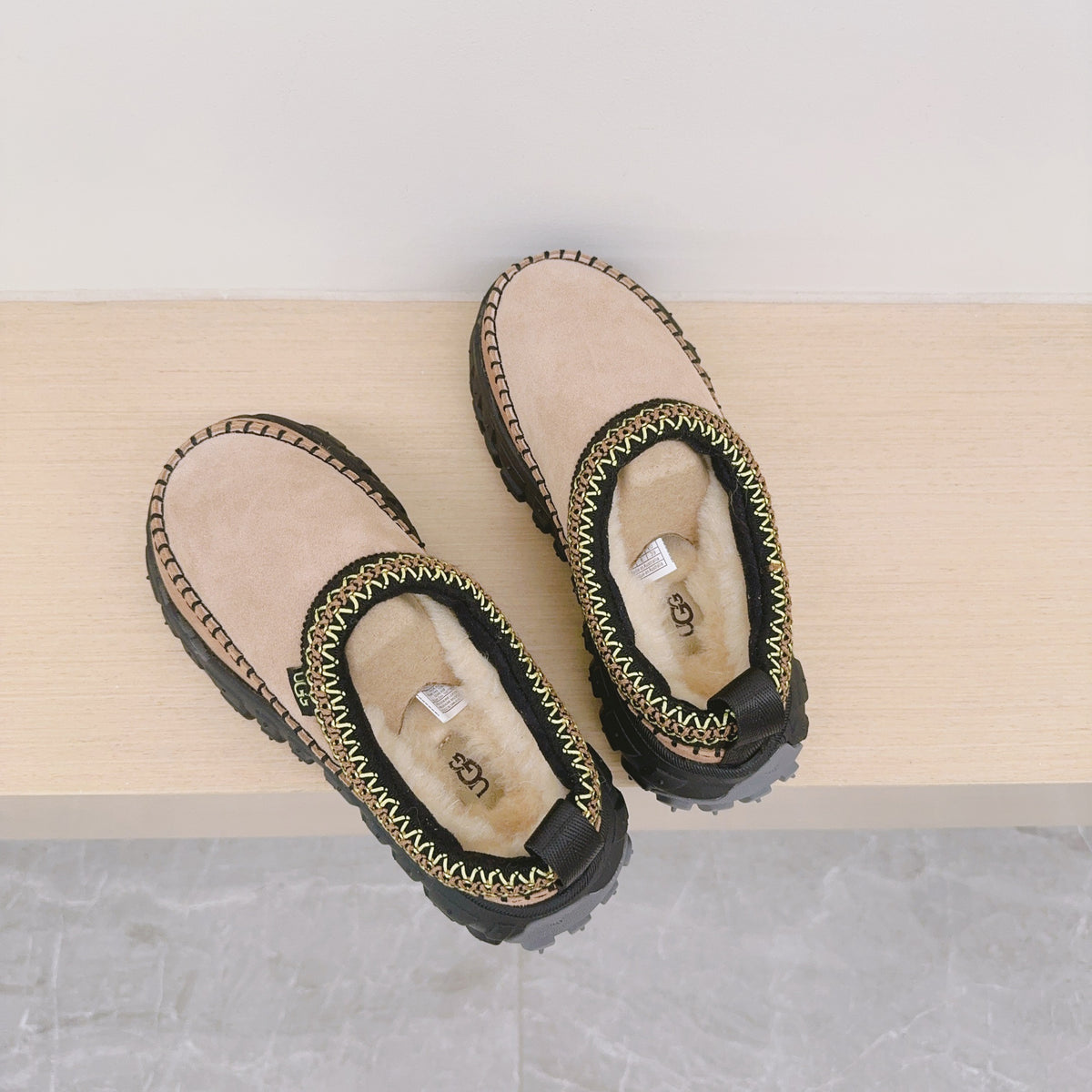 UGG SUEDE SLIPPERS VENTURE DAZE