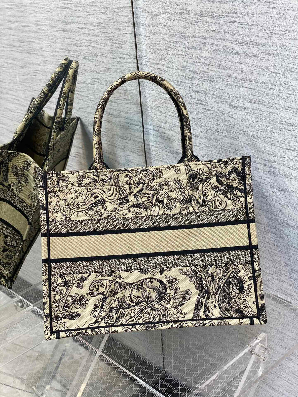 TOTE TIGER EMBROIDERY MEDIUM