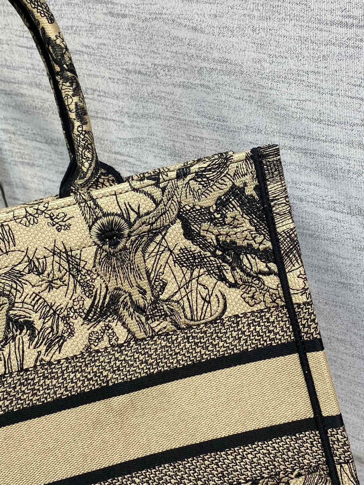 TOTE TIGER EMBROIDERY MEDIUM