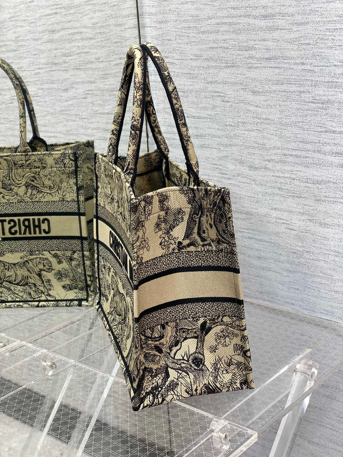 TOTE TIGER EMBROIDERY MEDIUM