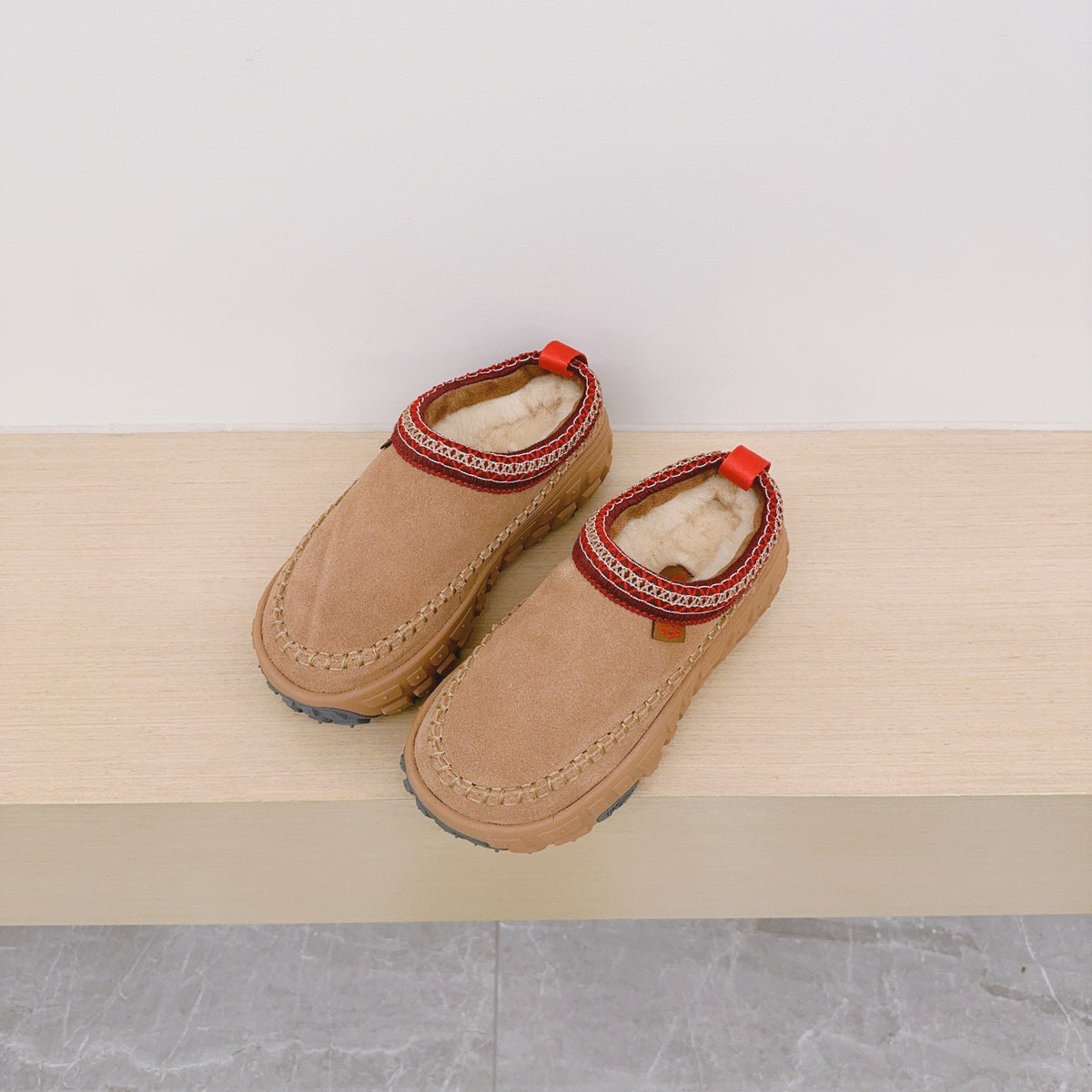 UGG SUEDE SLIPPERS VENTURE DAZE