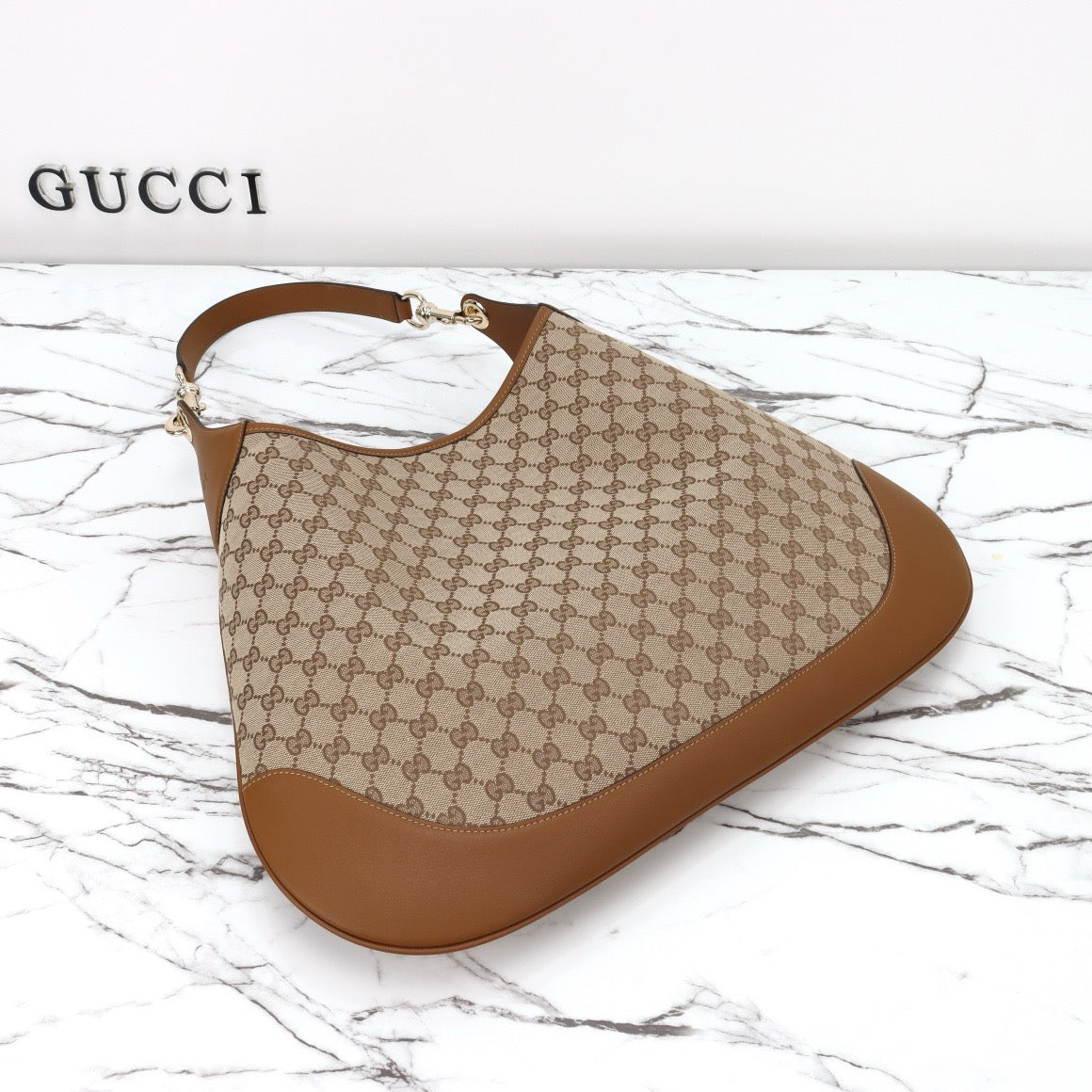 GUCCI B MEDIUM SHOULDER BAG