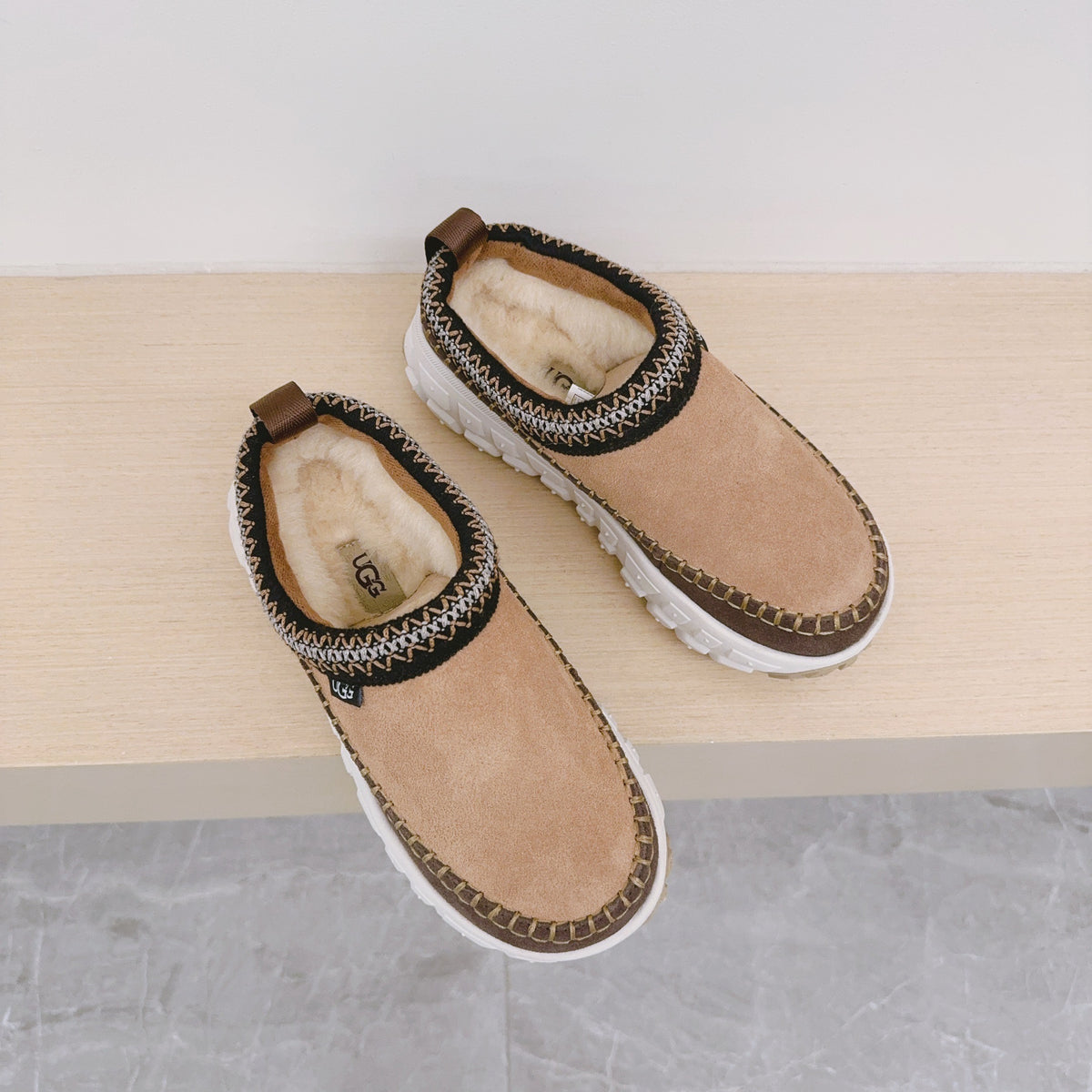 UGG SUEDE SLIPPERS VENTURE DAZE