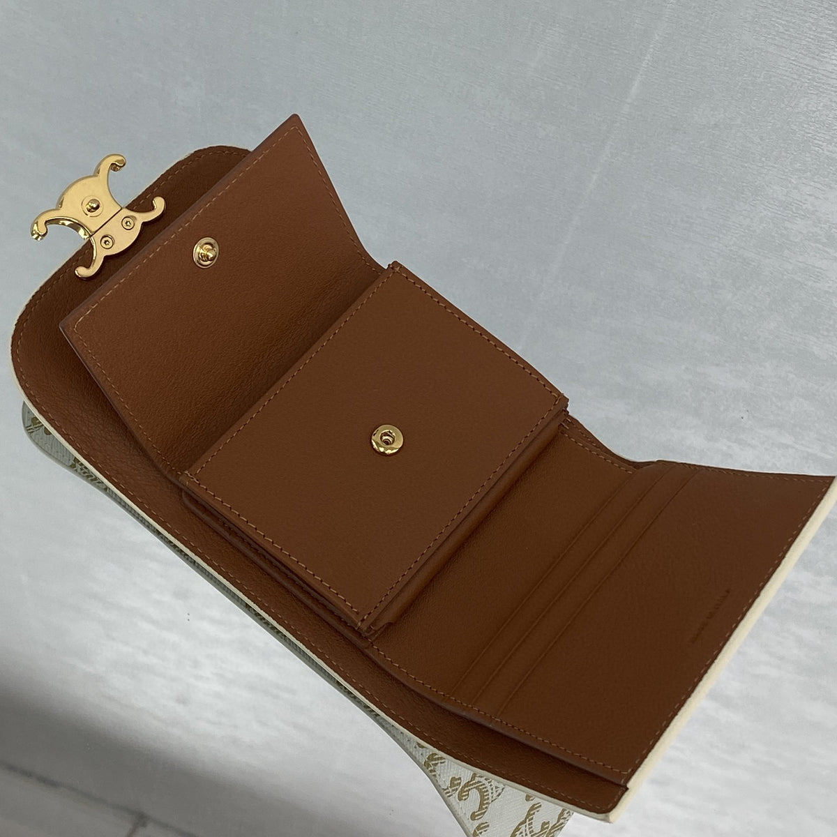 𝐂𝐄𝐋𝐈𝐍𝐄 𝐓𝐑𝐈𝐎𝐌𝐏𝐇𝐄 SMALL WALLET